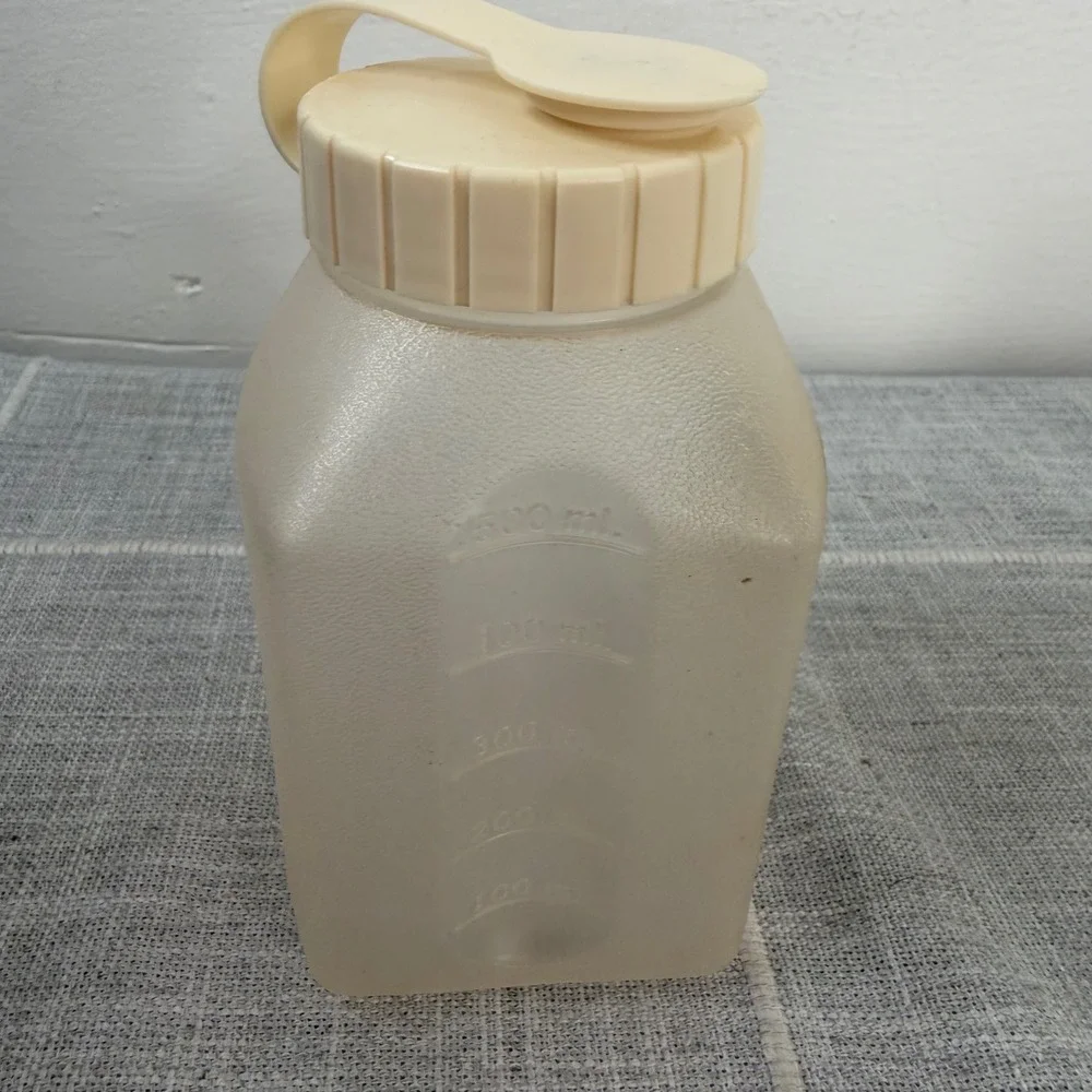 Vintage Rubbermaid Bottom Servin Saver‎ 1 Pint New Leak Proof NEW NOS